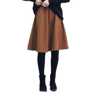 NWOT! Elasticized Acrylic Skirt